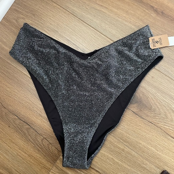 Bottom - Picture 4 of 8